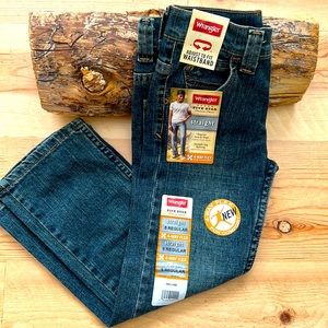 🐴 NWT - Regular Seat & Thigh Wrangler Jeans